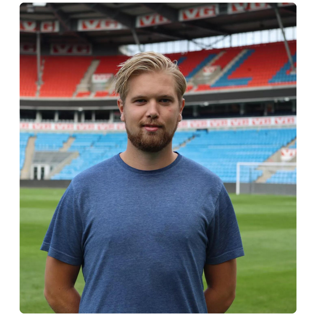 Portrettfoto av Jørgen Søgård med Ullevaal Stadion i bakgrunnen. Meet Ullevaal.